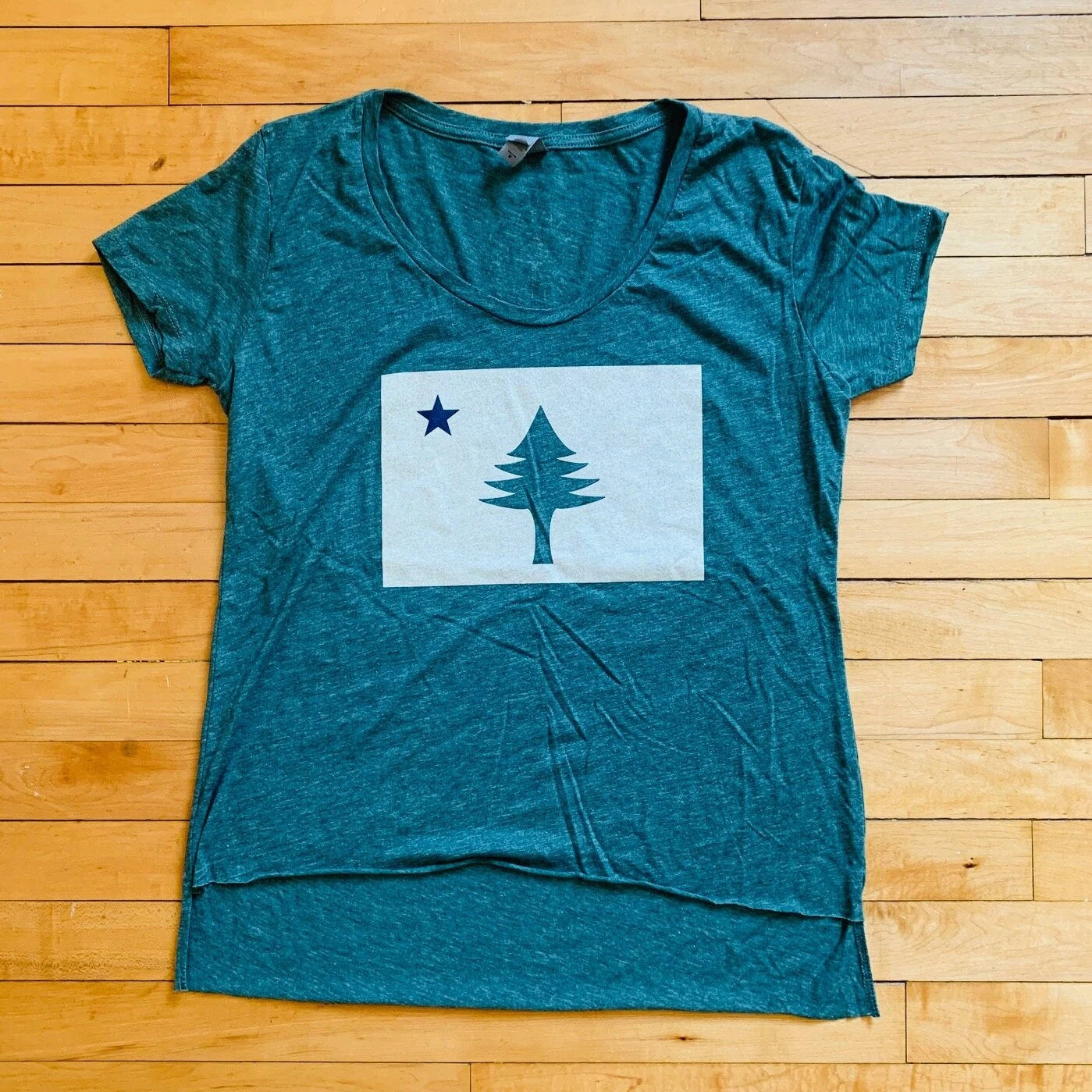 Original Maine Flag Woman's Scoop Tee
